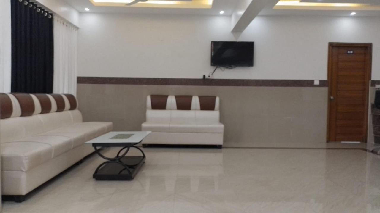 Dwarka Lodging & Boarding Mulki Bagian luar foto