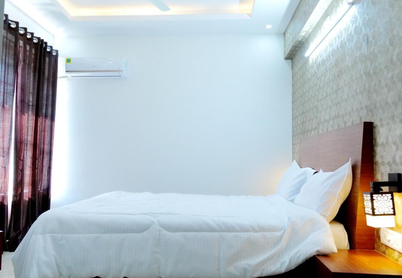 Dwarka Lodging & Boarding Mulki Bagian luar foto