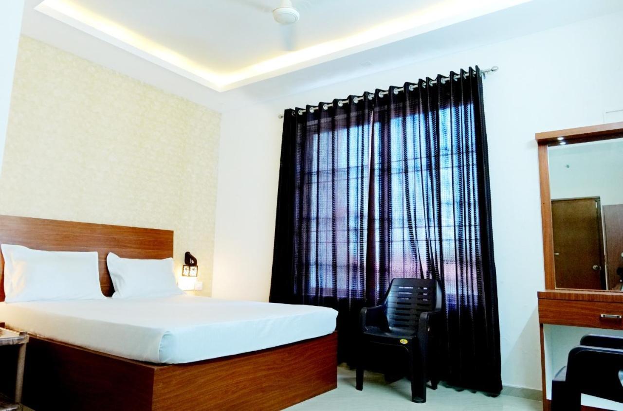 Dwarka Lodging & Boarding Mulki Bagian luar foto