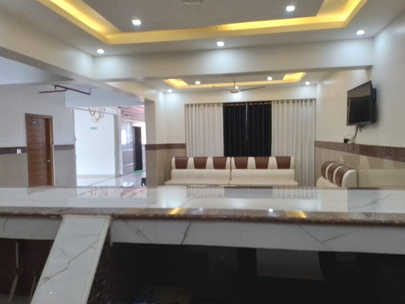 Dwarka Lodging & Boarding Mulki Bagian luar foto